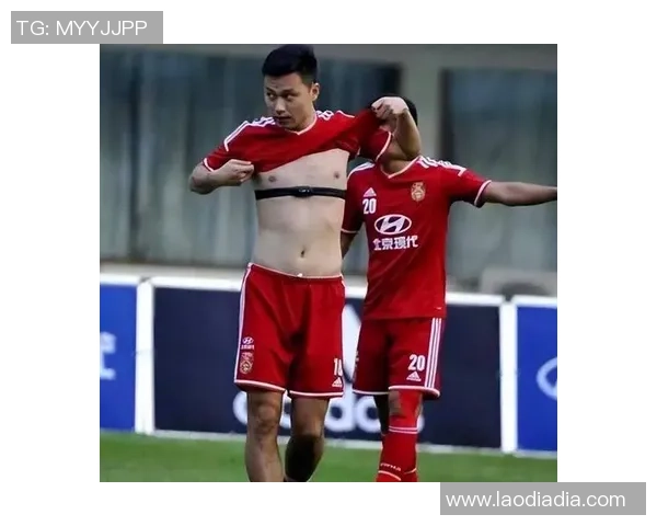 后背纹身的足球明星揭晓他是谁以及背后的故事与意义